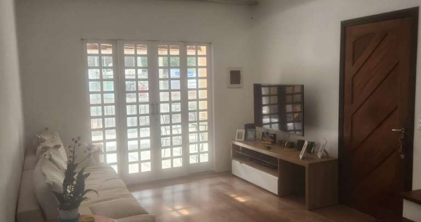 Elegante casa tipo para venda com 4 quartos, sendo 1 suíte, 180m²