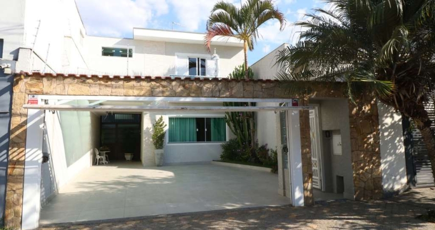 Funcional sobrado para venda com 3 quartos, sendo 1 suíte, 190m²