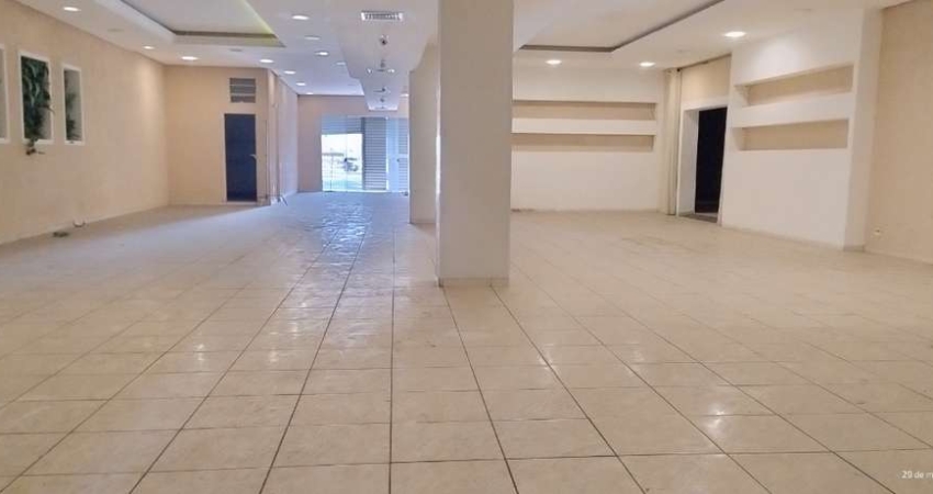 Agradável loja de rua para venda e locação, 754m²