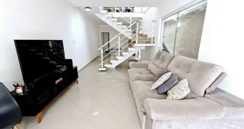 Confortável sobrado para venda em Vila Dom Pedro II com 3 quartos, sendo 3 suítes, 208m²