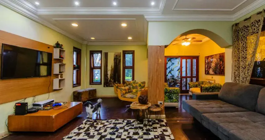 Elegante casa em condomínio para venda com 4 quartos, sendo 4 suítes, 557m²