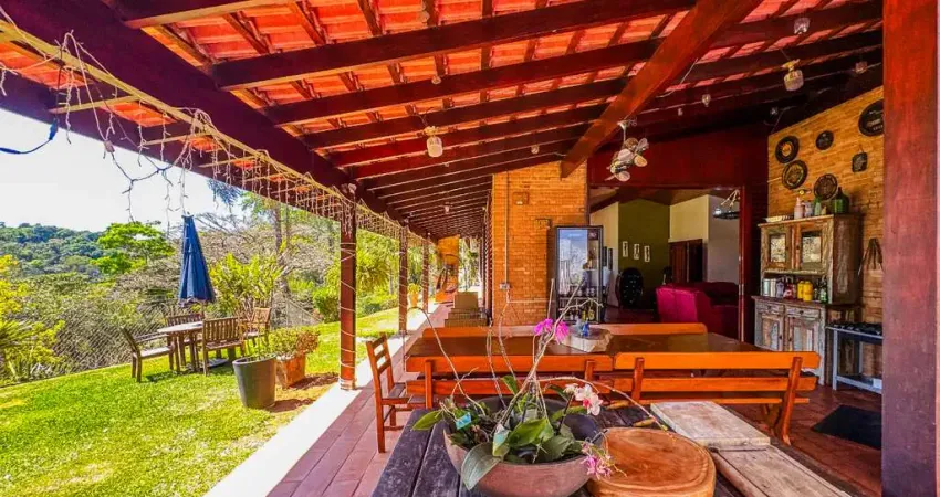 Casa no condomínio parque petrópolis para venda com 4 quartos, sendo 2 suítes , 510m²