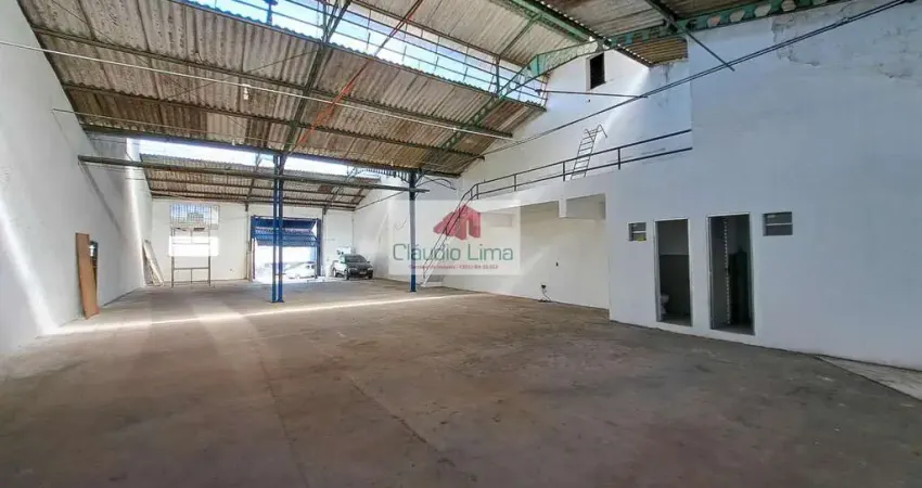 Barracão / Galpão / Depósito com 1 sala para alugar na Rua Elmano Silveira Castro, IAPI, Salvador