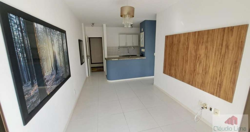 Apartamento semi mobiliado quarto e sala na Barra para locação.