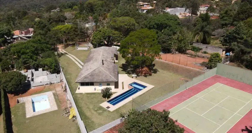 Chácara de padrão elevado com documentação em ordem para financiar!