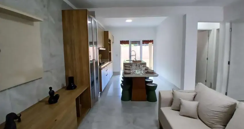 Linda casa com 2 DORMS, sala e cozinha mobiliada!
