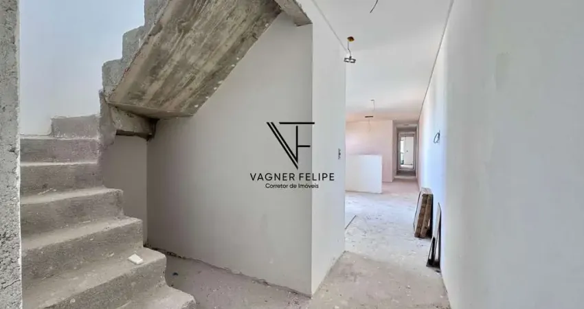 Cobertura duplex de 3 Quartos com Suíte, Elevador e Vaga Coberta – 143,43 m² Privativos – Região Central.