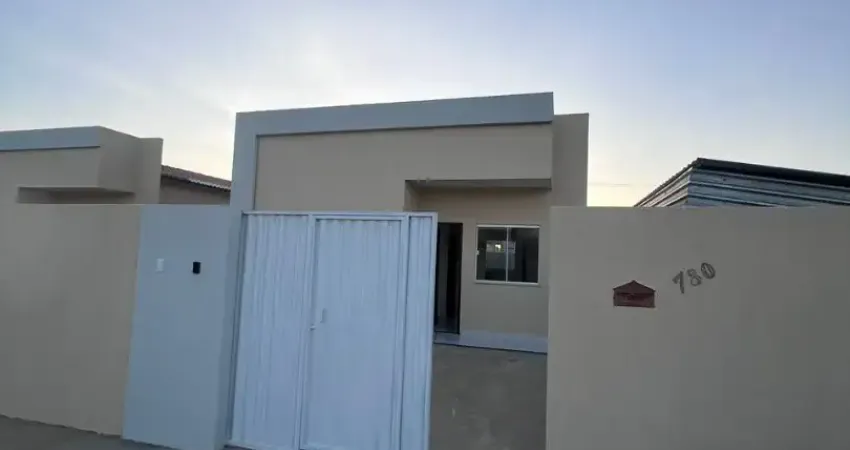 Casa com 02 quartos na região de parnamirim, loteamento jardins helena