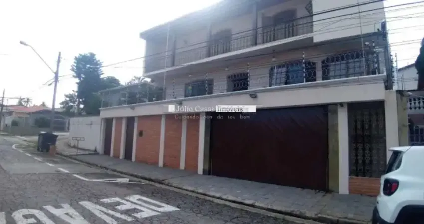 Casa á venda e locação com 3 quartos, todos suítes, elevador 581,66 m²