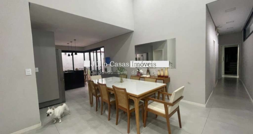 Casa a venda em condomínio com 3 suítes