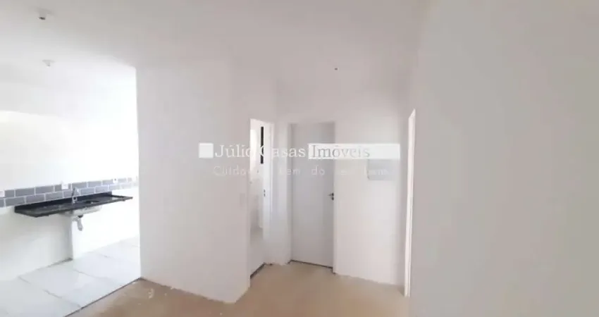 Apartamento no térreo com quintal, contendo dois acessos para o quintal e 02 dormitórios