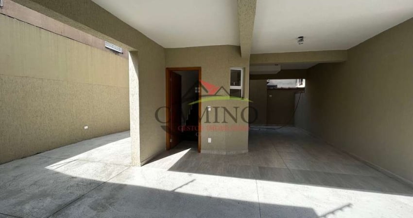 Sobrado Triplex à venda com 2 suítes, 90 m², no Vila Ligya, Guarujá/SP.