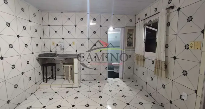 Casa térrea - 1 dormitório ótima localização em santos - praça aparecida