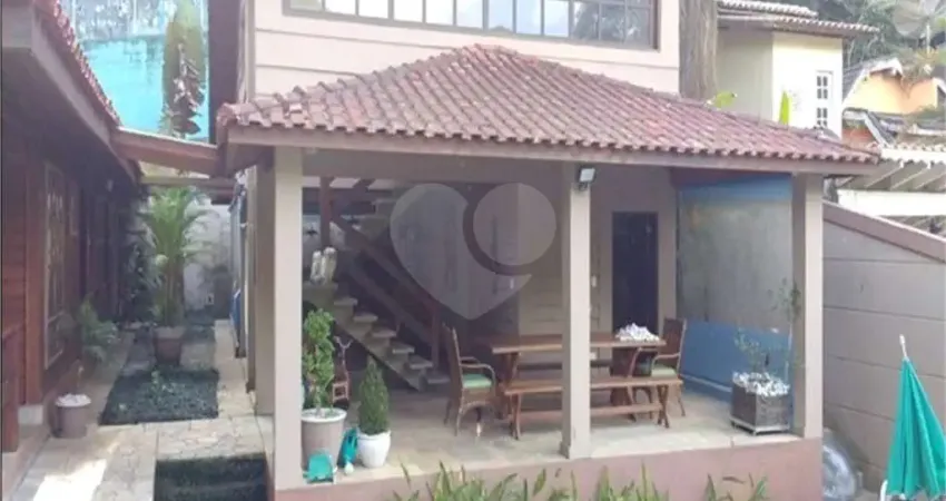 Casa térrea com 3 quartos à venda em Vila Machado - SP