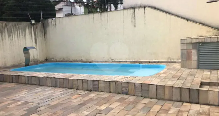 Condomínio com 3 quartos à venda em Conjunto Residencial Santa Terezinha - SP