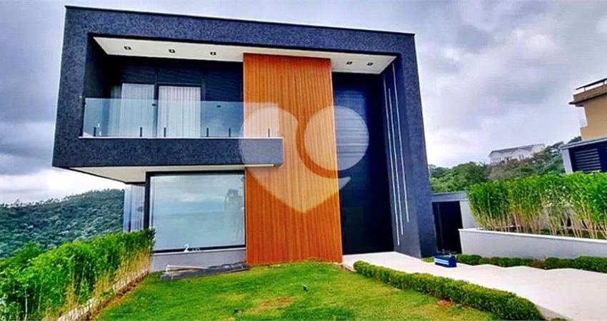 Condomínio com 4 quartos à venda em Alphaville - SP