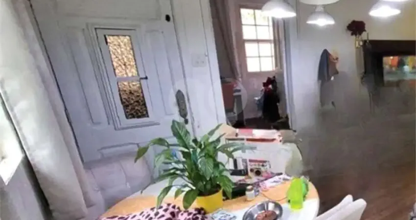 Casa térrea com 2 quartos à venda em Parada Inglesa - SP