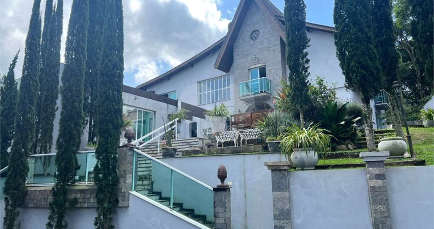 Condomínio com 6 quartos à venda em Caraguatá - SP