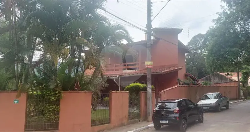 Sobrado com 4 quartos à venda em Lavapés - SP