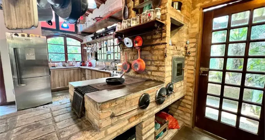 Casa com 4 quartos à venda ou para locação em Caraguatá - SP