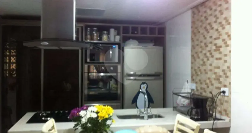 Condomínio com 2 quartos à venda em Vila Bertioga - SP