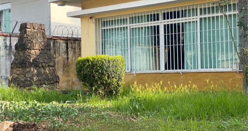 Casa térrea com 4 quartos à venda em Horto Florestal - SP