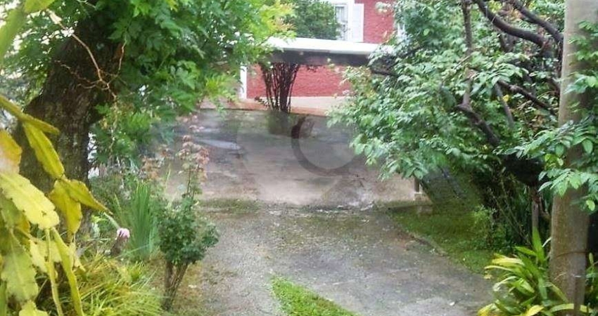 Casa térrea com 6 quartos à venda em Vila Pereira Cerca - SP