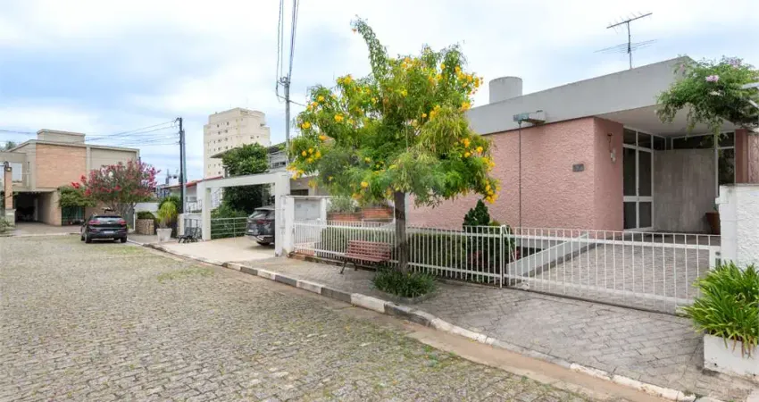 Casa térrea com 7 quartos à venda em Santana - SP