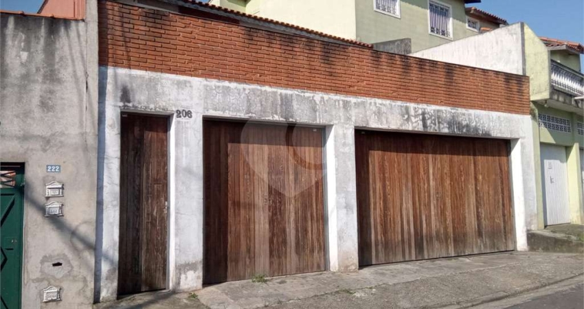 Casa térrea com 3 quartos à venda em Cidade Domitila - SP