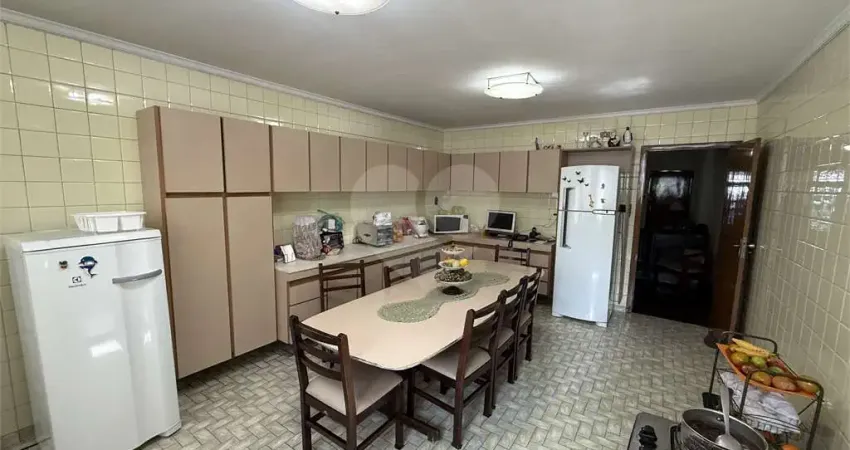 Sobrado com 3 quartos à venda ou para locação em Parque São Jorge - SP