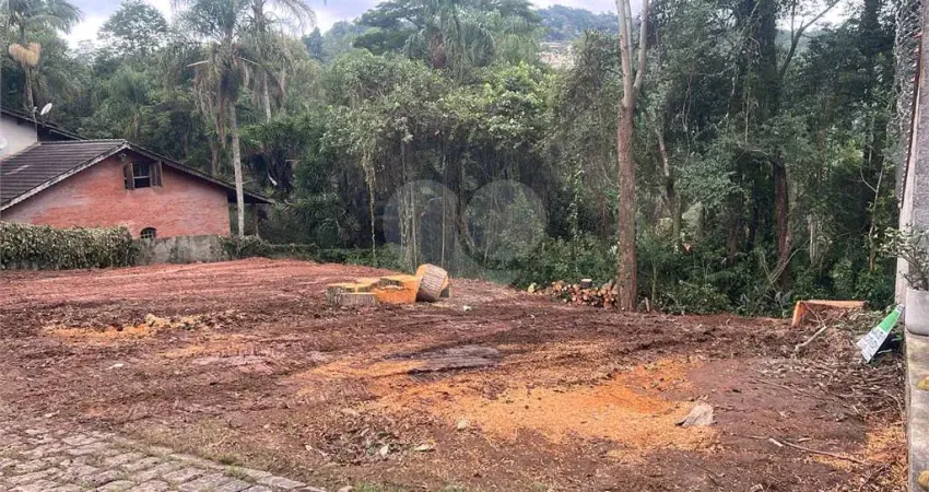 Terreno à venda na Serra da Cantareira, Mairiporã 
