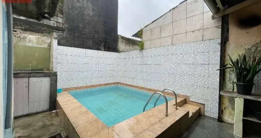 Casa à venda no bairro Guapiranga com piscina por R$200.000,00