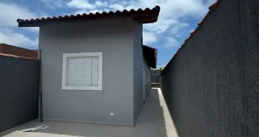 IMOVEL ENCANTADOR NO SUARAO COM 2 DORMITORIOS SENDO 1 SUITE + PISCINA