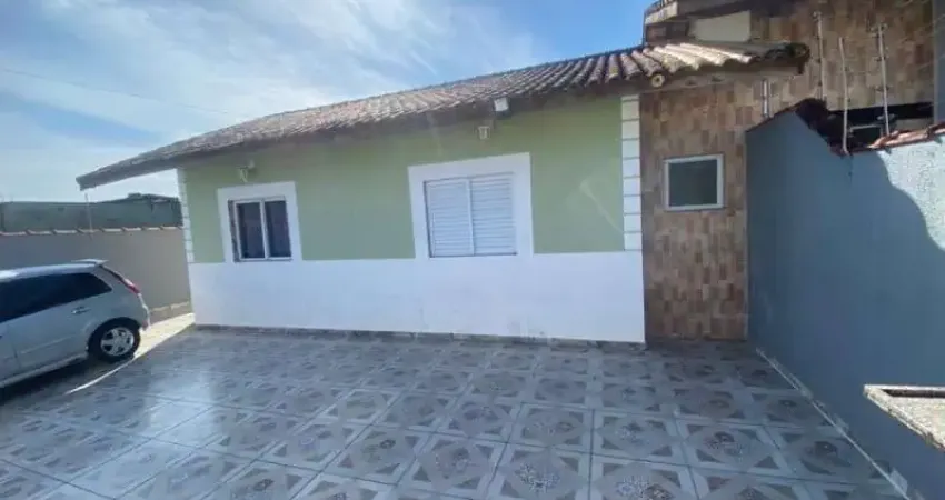 Imperdível oportunidade! Casa para venda ou locação em Itanhaém-SP, bairro Cibratel II. 2 quartos, 1 suíte, 1 sala, 2 banheiros, 4 vagas de garagem, 64m².