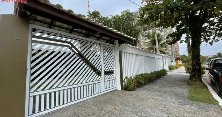 Imperdível imóvel alto padrão à venda no centro de itanhaém-sp, centro: 500m², 3 quartos sendo 1 suíte, 3 banheiros, 4 vagas.