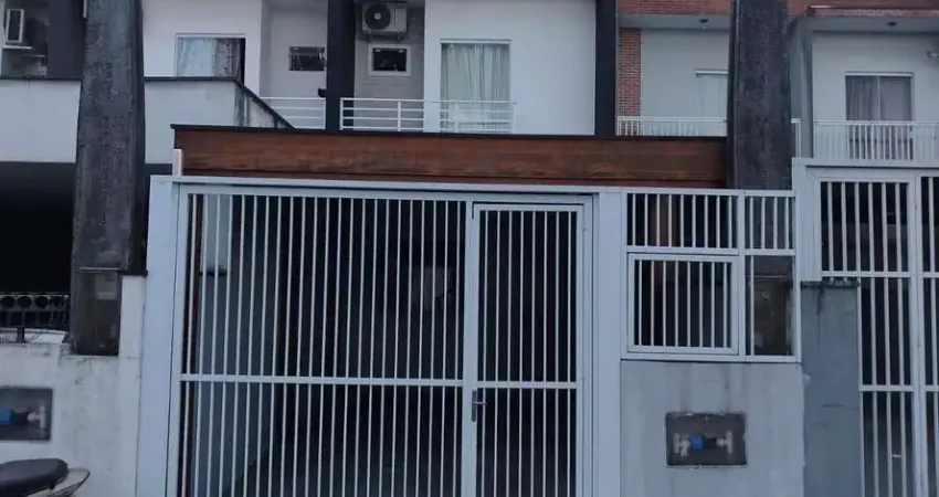 Casa com 3 quartos à venda no Jardim Iririú, Joinville 