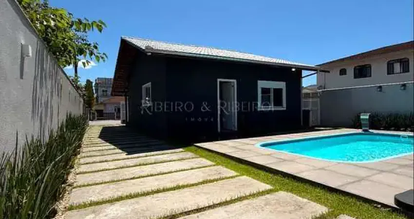 Oportunidade em Joinville: Casa Decorada com Edícula e Espaço Gourmet!