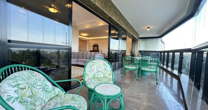 APARTAMENTO ALTO PADRÃO COM 252M²  DE FERENTE PARA O MAR