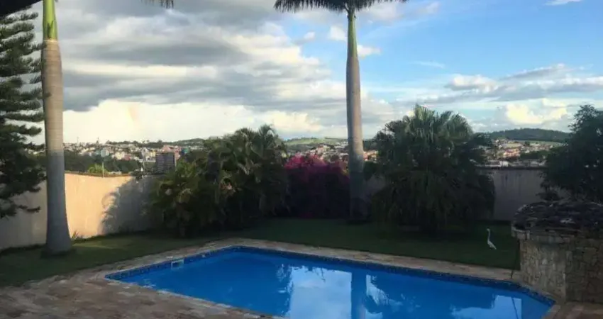Belíssima Chácara Urbana no Jd. América em Bragança Paulista