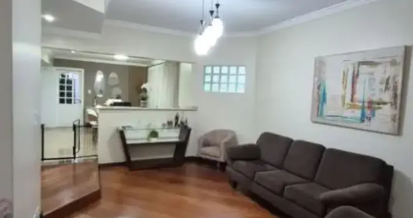 Residencial das Ilhas Casa com 4 quartos,  5 wc, 4 vagas, escritório  OCASIÃO