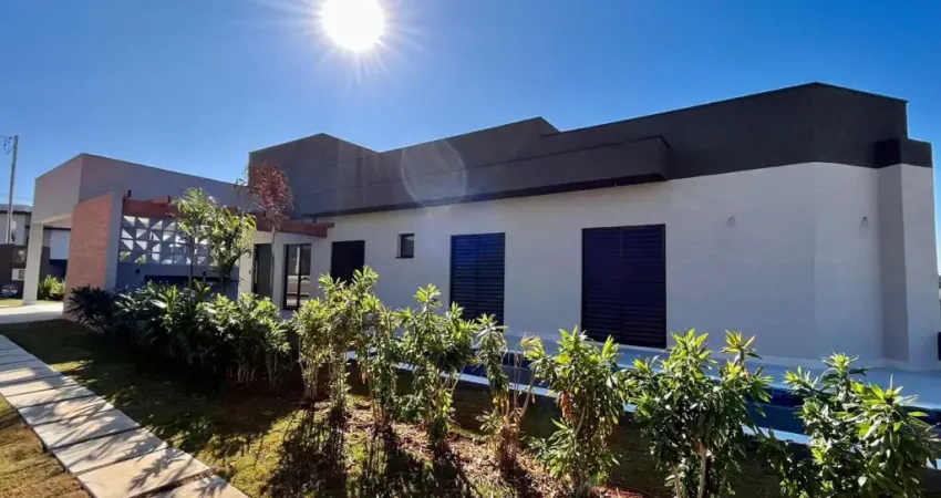 Condomínio Portal da Serra Casa NOVA  Térrea com 3 suítes e Piscina