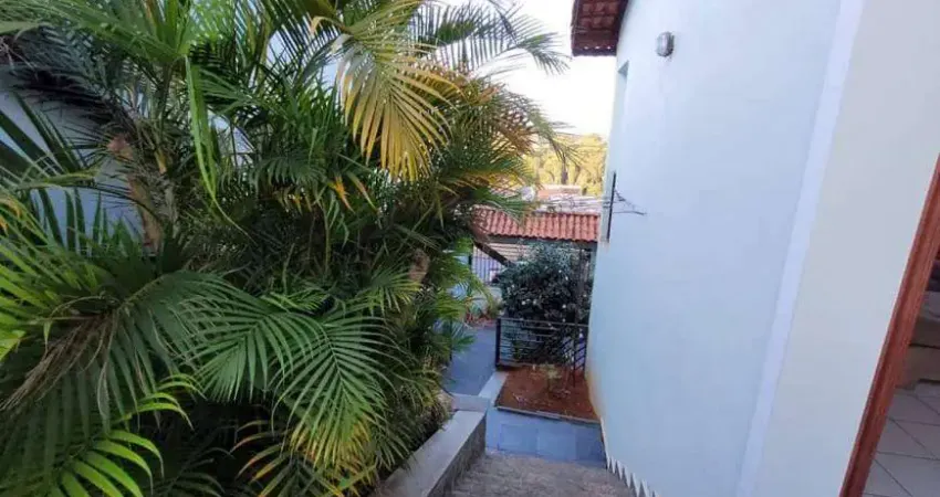 Belíssima Casa com 3 dormitórios e 4 vagas no Residencial das Ilhas