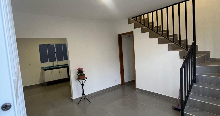 Oportunidade: Bairro Jardins em Bragança Paulista - Sobrado com 2 quartos, 2 banheiros e 3 VAGAS!