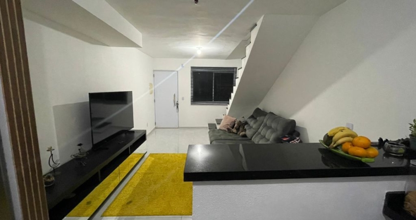 Condomínio Pq. das Cerejeiras Sobrado com 2 quartos, 2 banheiros,  1 vaga