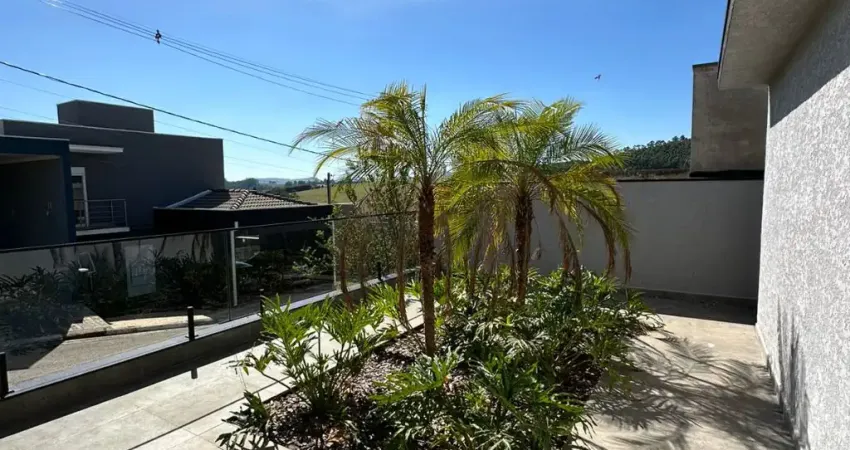 Condomínio Portal da Serra Casa com 3 dormitórios e 2 vagas cobertas