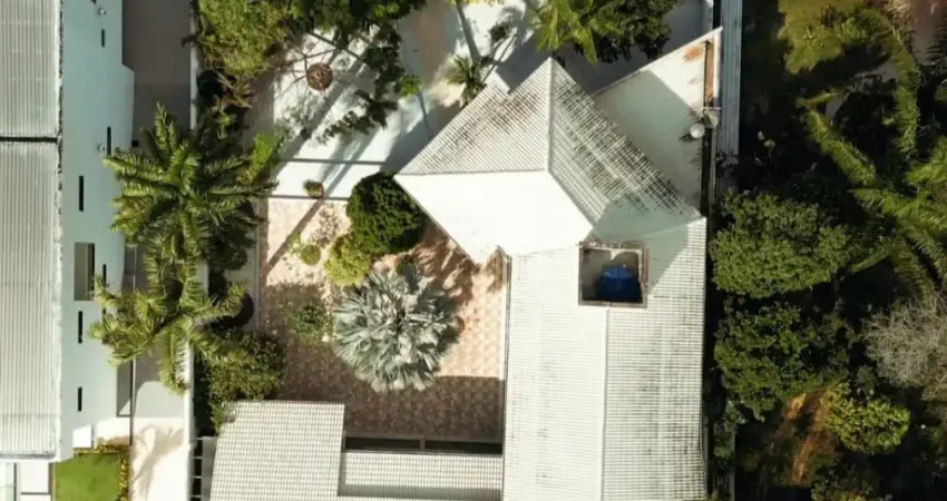 Cond. club de campo – ponta negra – 3 suítes sendo, sala de cinema- 3.000m² de terreno e 459m² construída.