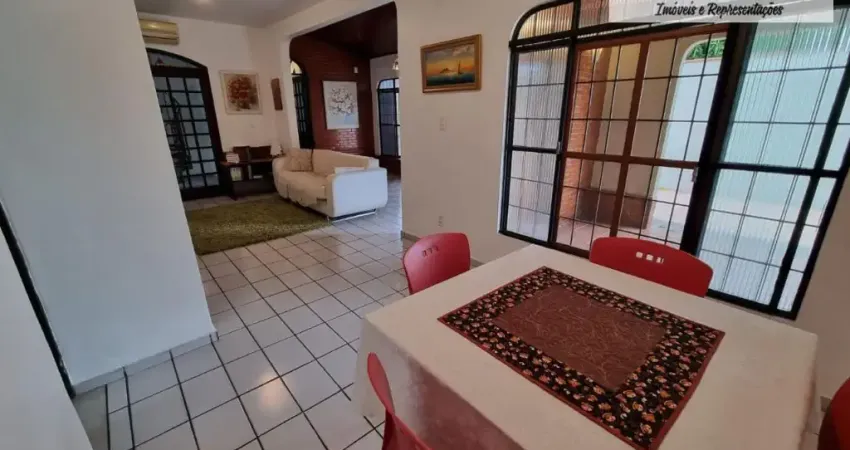Vendo casa de 2 pisos no conjunto tiradentes no aleixo de 348m