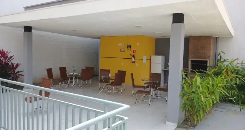 Cond. Realize Torres– com modulados e climatizado, 2 quartos, banheiro.