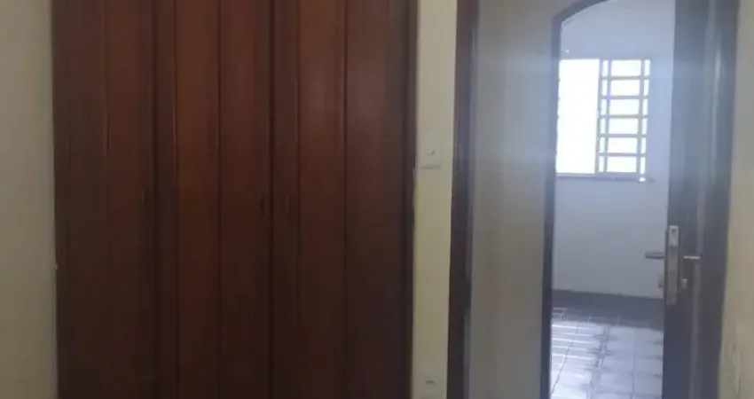 Vendo casa no conjunto eldorado com 2 quartos sendo 1 suite e financia