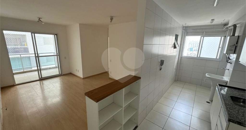 Apartamento com 3 quartos para alugar na Rua Domingos Paiva, 206, Brás, São Paulo